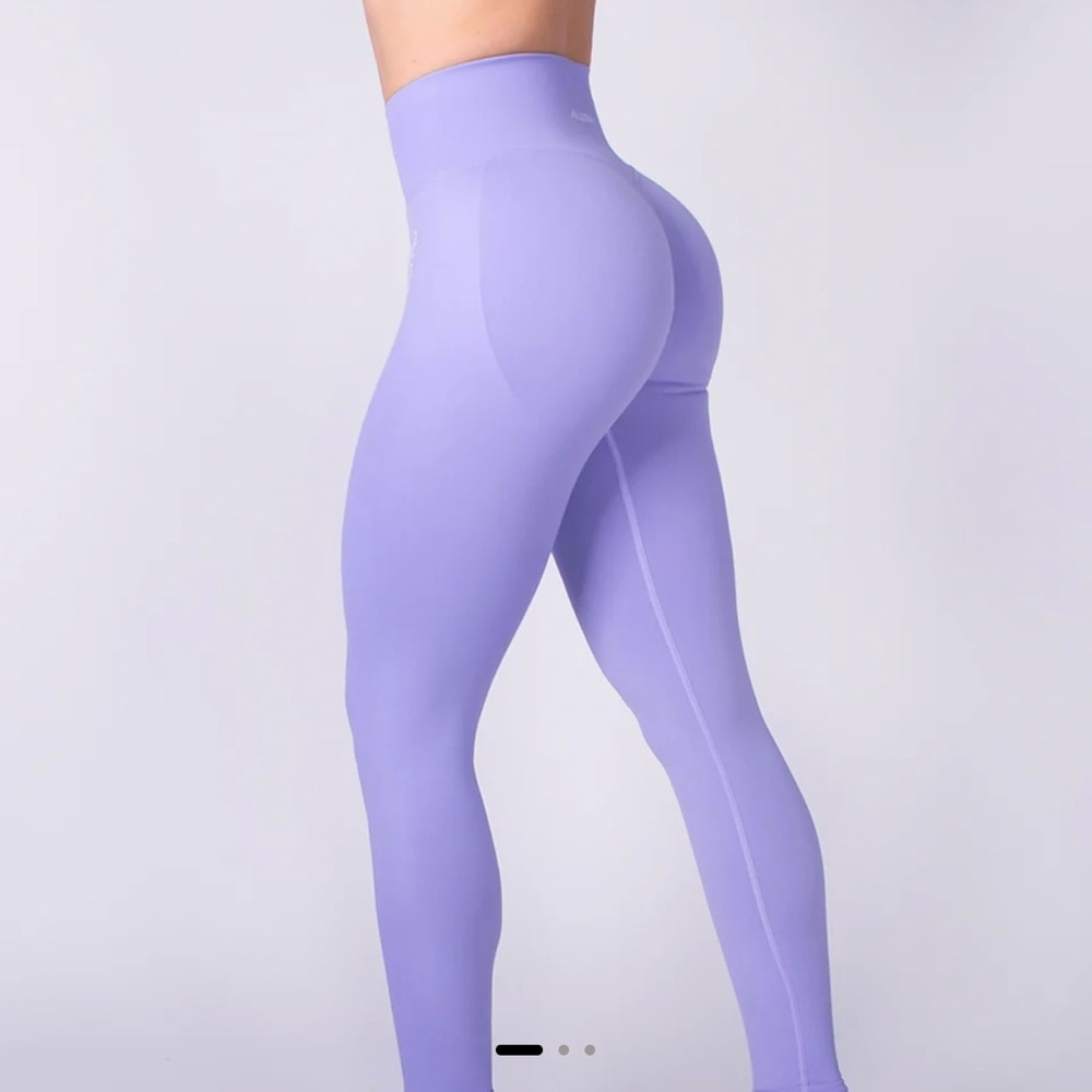 Alura Captivate Lavender Leggings NEW in bag!